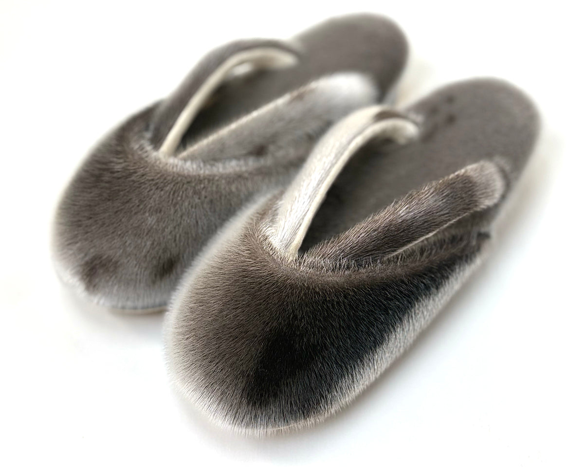 希少✨️アザラシ草履 防寒草履 Lサイズ 楽天市場】希少 総アザラシ 防寒草履 本毛皮 24，5cm 広巾 USED